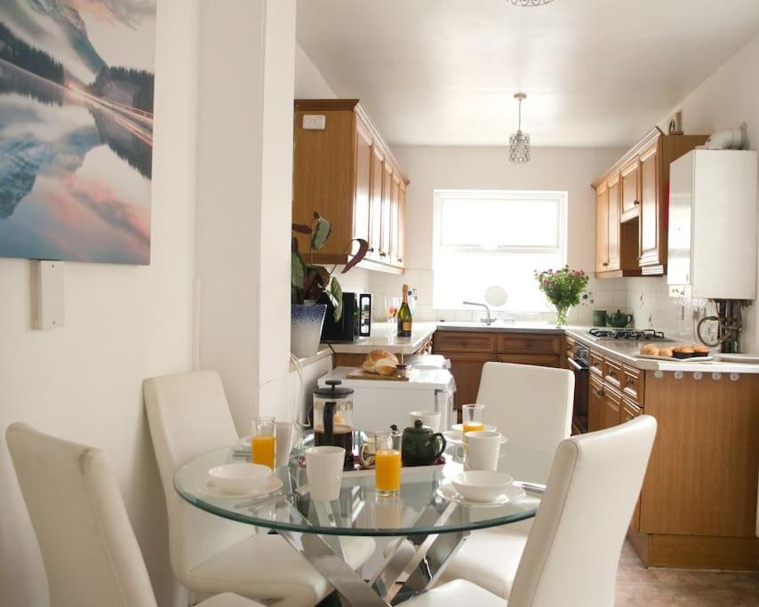 City Centre 4 Bedroom House Winchester Dış mekan fotoğraf