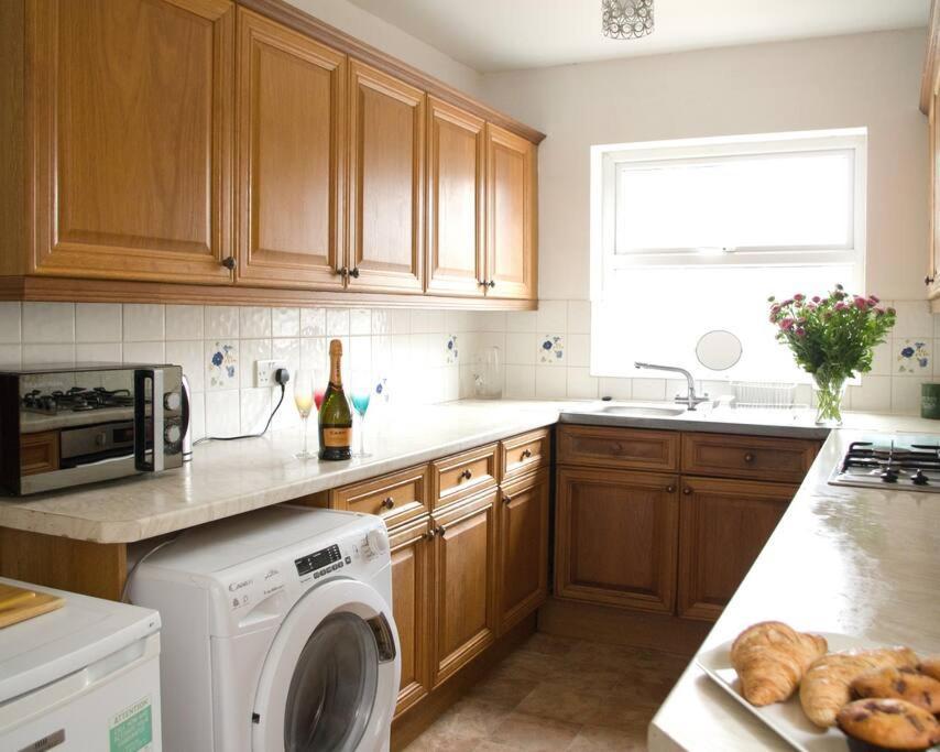 City Centre 4 Bedroom House Winchester Dış mekan fotoğraf